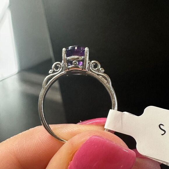 SALE! Genuine 2ct oval cut amethyst solitaire in sterling silver ring! - Picture 2 of 6